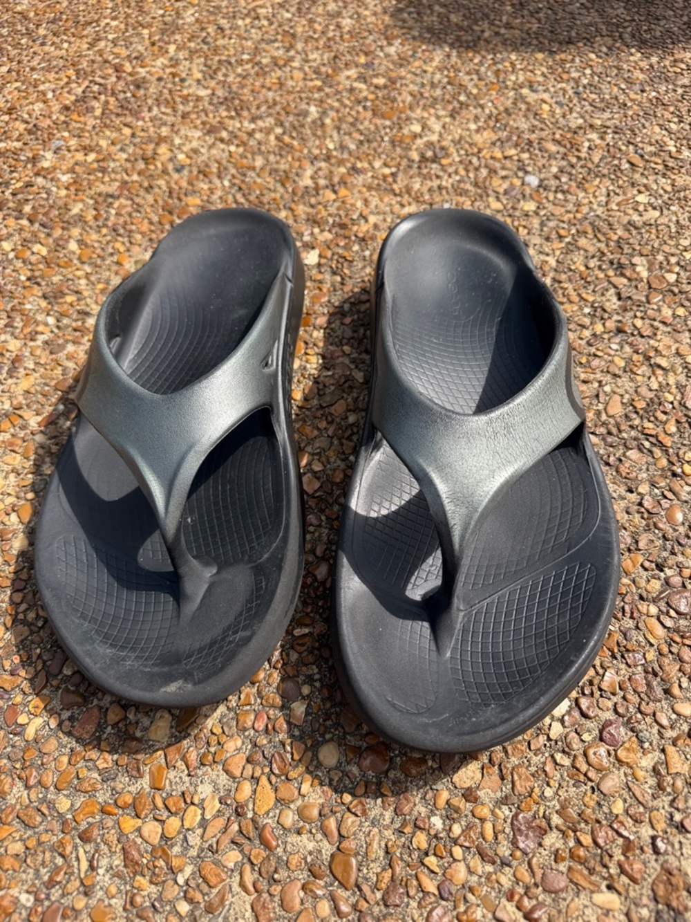 Mens Size 11 OOFOS Black and Gray Flip Flop Sandals - Picture 14 of 16